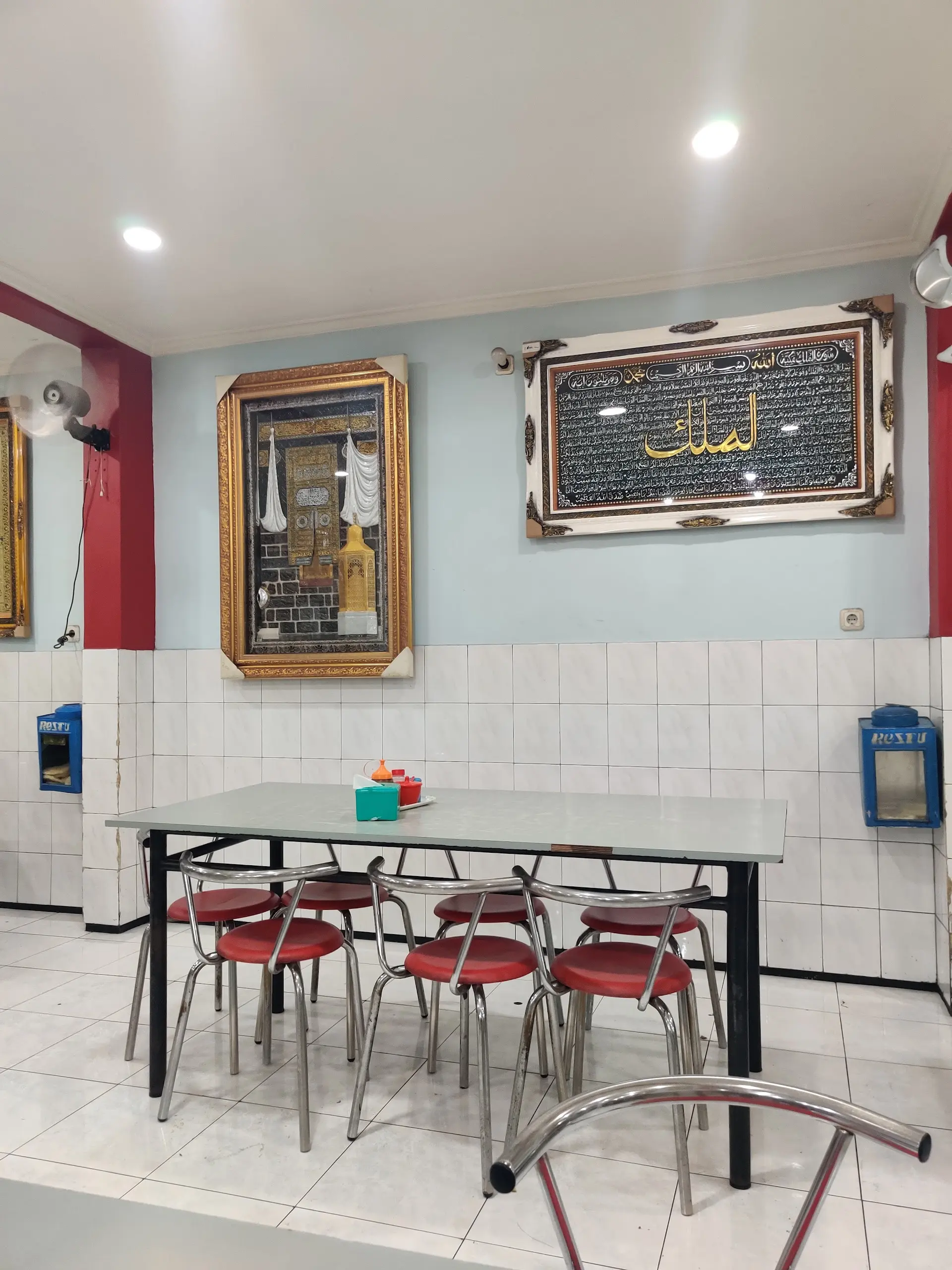 Calling all lamb lovers! This legendary old spot in Batu will have you in tears. 7