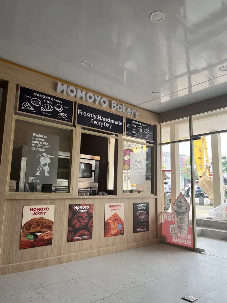 Momoyo Tanjung 3 Ice Cream, Fruit Tea & Bakery 2