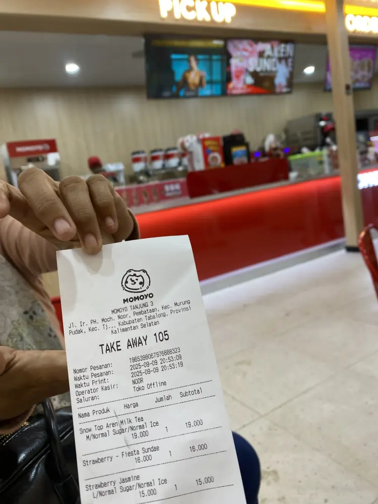 Momoyo Tanjung 3 Ice Cream, Fruit Tea & Bakery 5