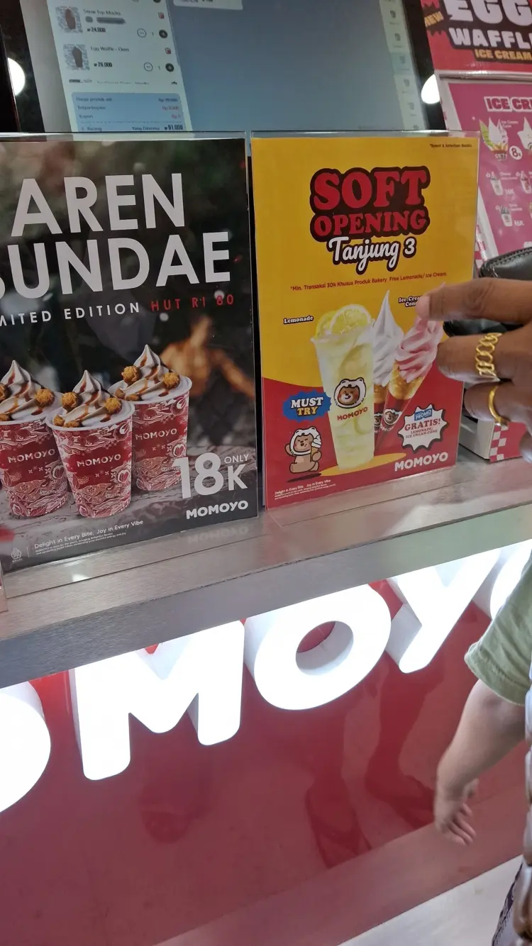 Momoyo Tanjung 3 Ice Cream, Fruit Tea & Bakery 4