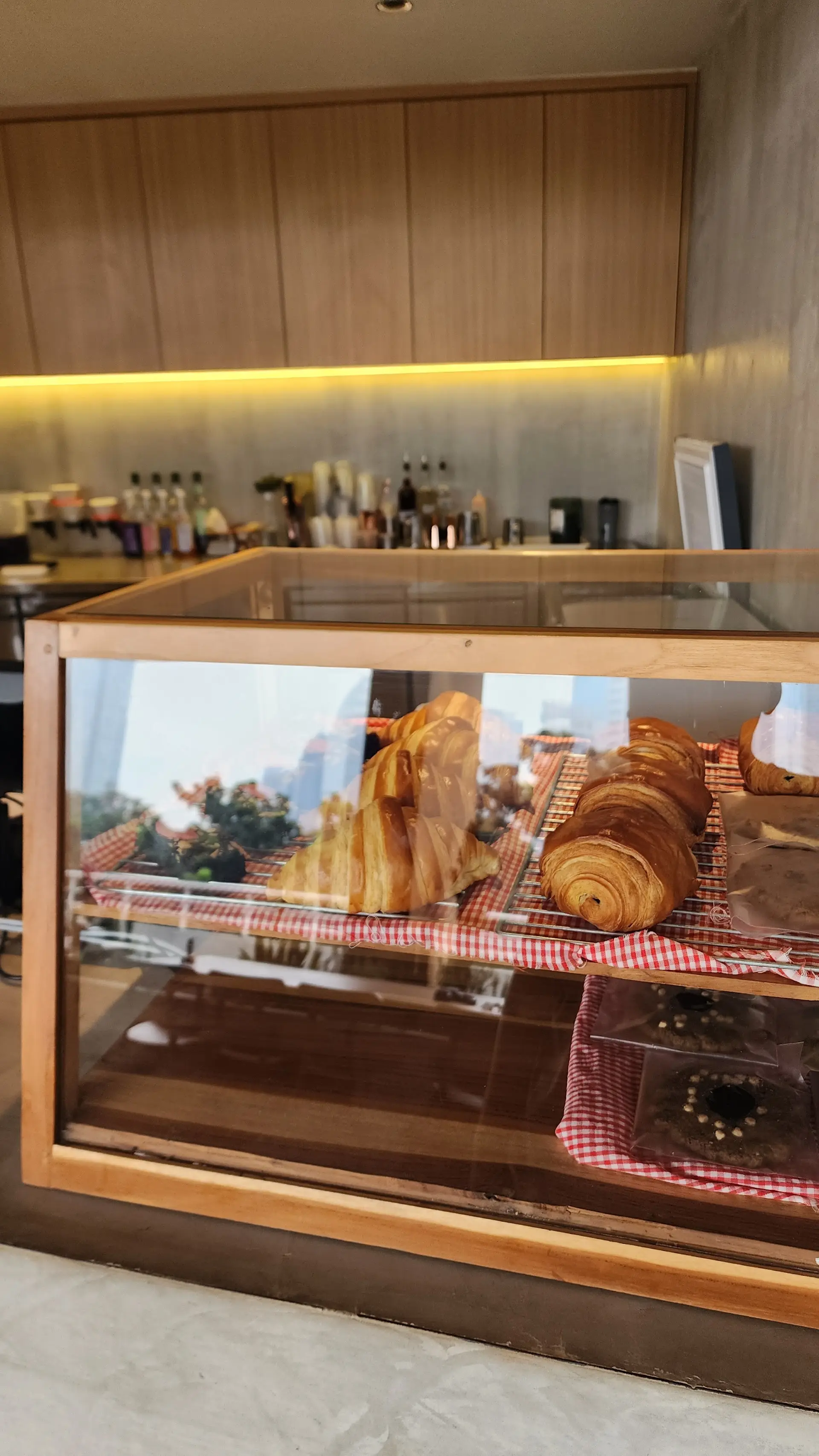 Kafe rooftop paling hits di Jakarta! Selain fotonya mantap, emang ada apa lagi sih? 5