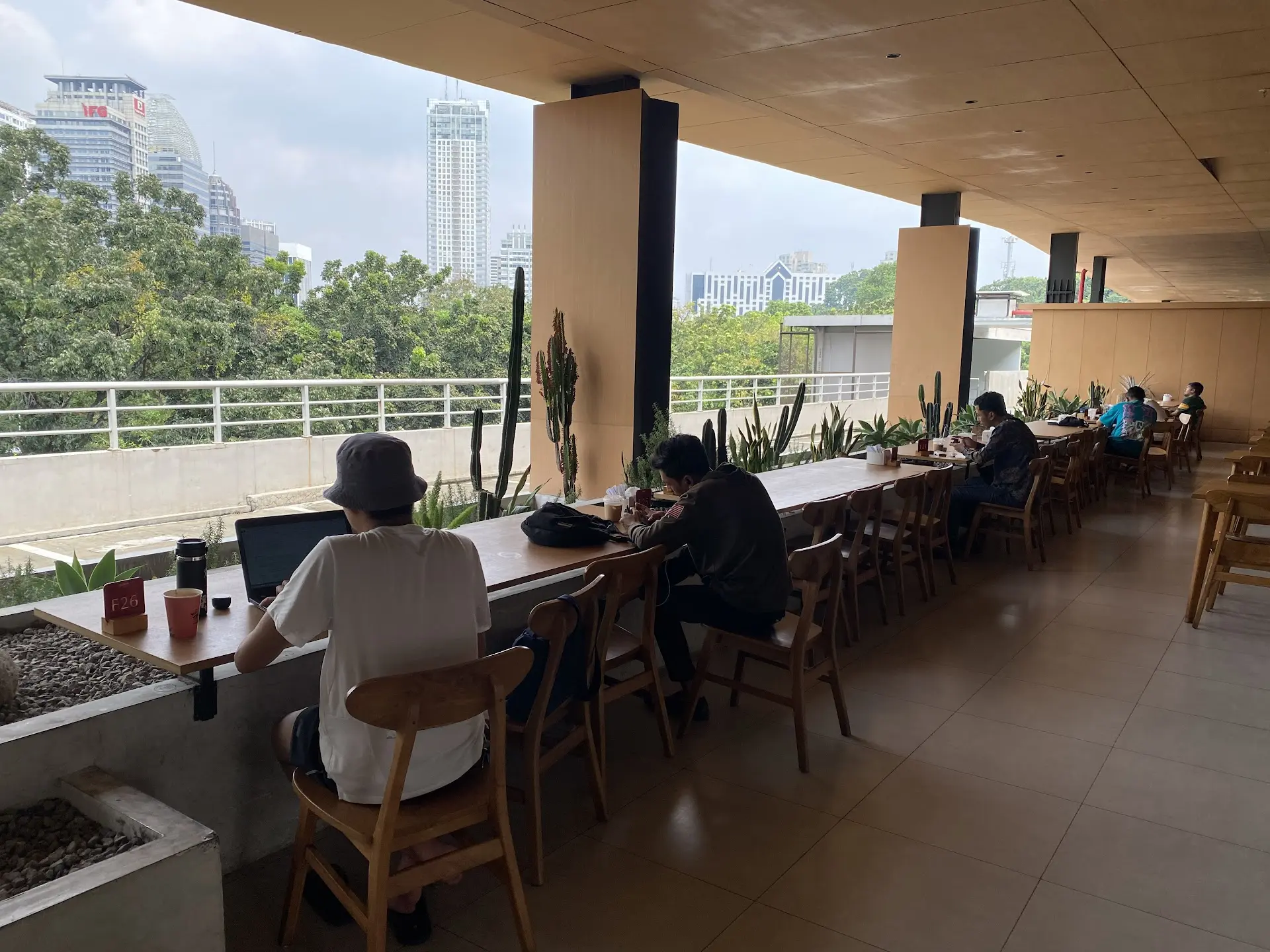 Kafe rooftop paling hits di Jakarta! Selain fotonya mantap, emang ada apa lagi sih? 1