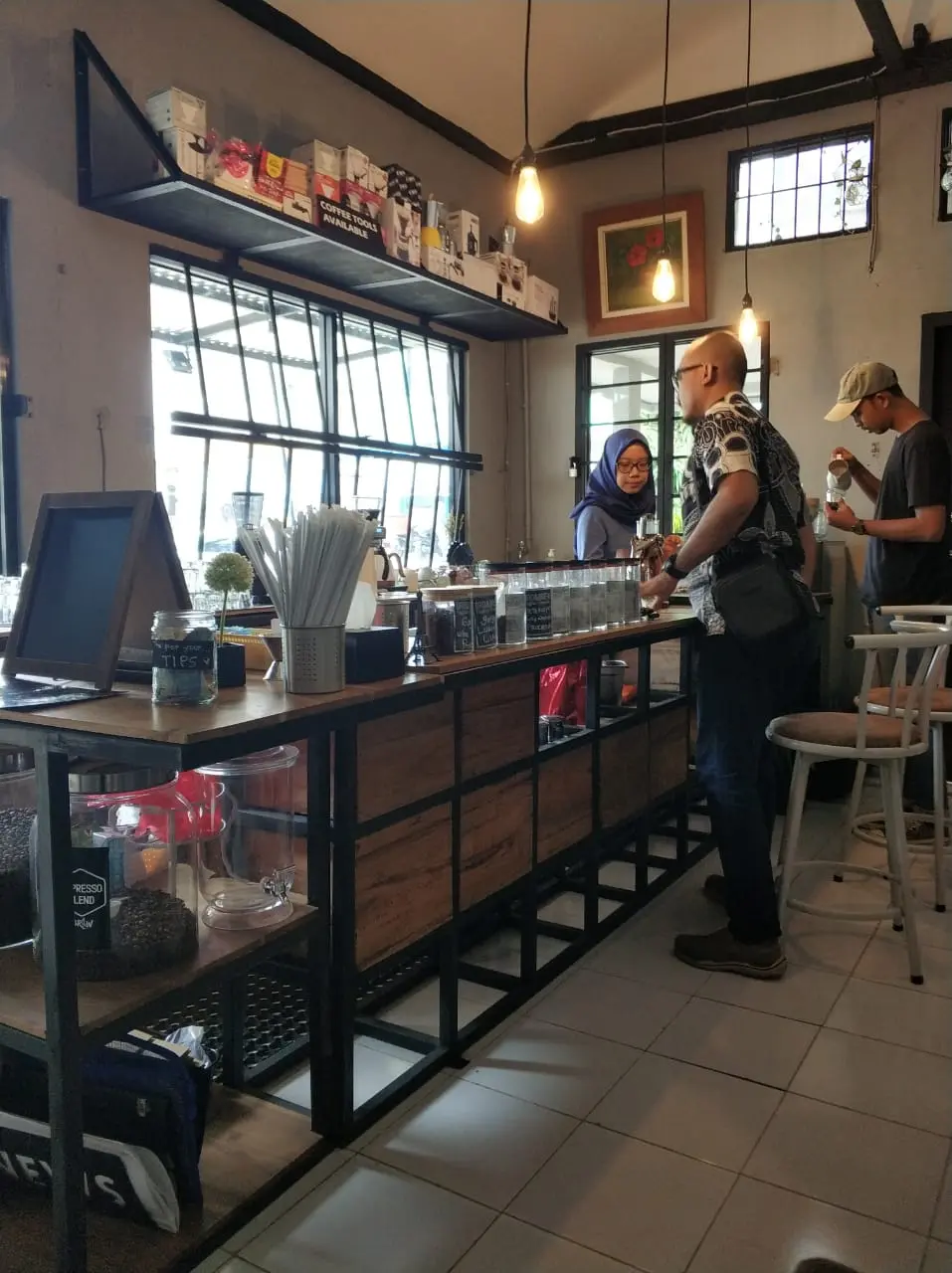 Anjay, kafe baru di Palembang ini! Manual brew-nya lebih mantap dari mesin, harganya murah sampe nangis. 3