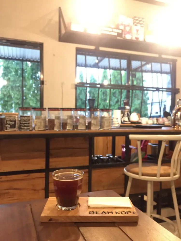 Anjay, kafe baru di Palembang ini! Manual brew-nya lebih mantap dari mesin, harganya murah sampe nangis.