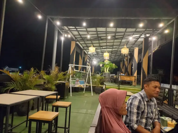 Diamond Cafe & Eatery 5