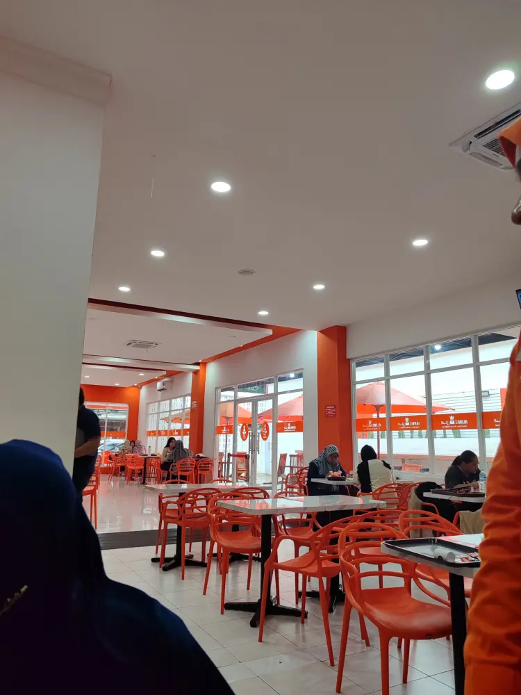 人均5万盾,排队1小时,棉兰这家中东炸鸡到底值不值?