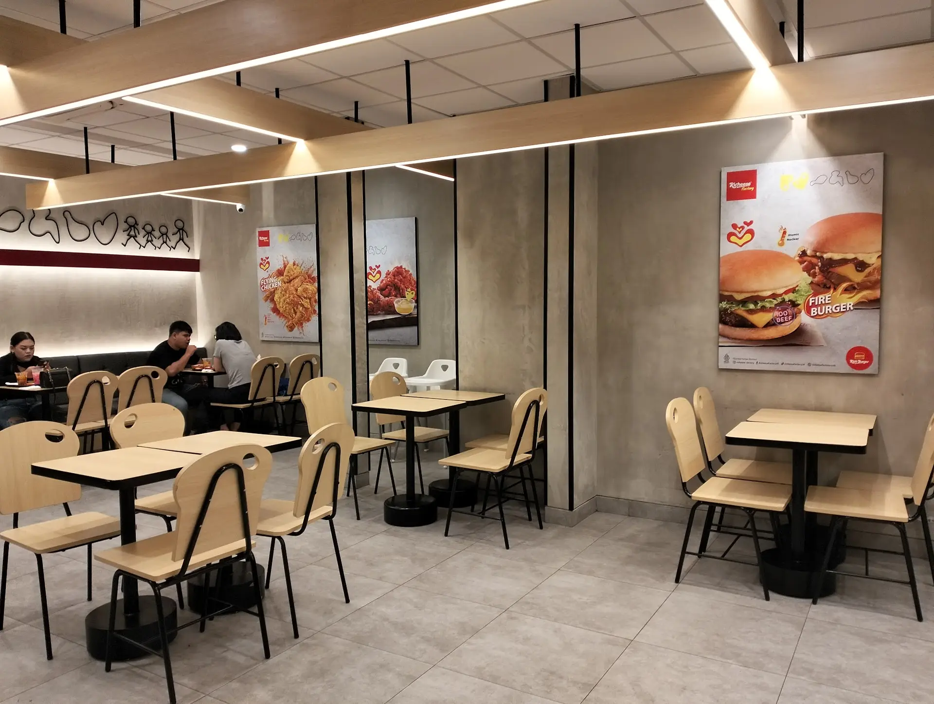 深夜在雅加达饿了？这家24小时炸鸡店比咖啡馆还好待 5