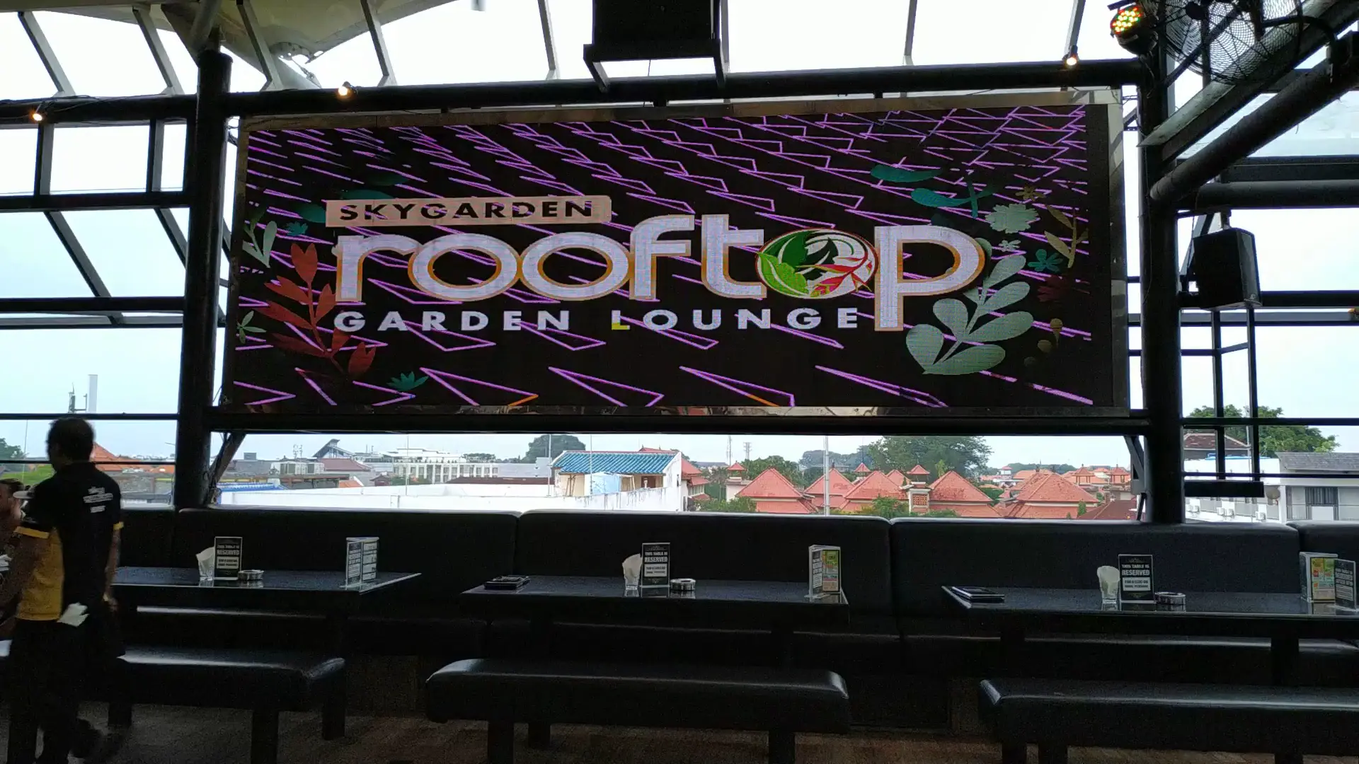Katanya Sky Garden mantap? Gue udah cek langsung, realitanya... anjay, B aja. 4