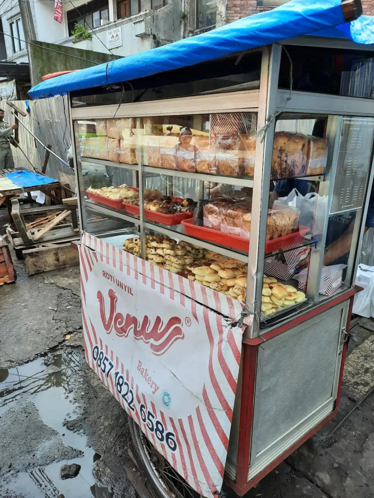 Roti Unyil - Venus Bakery, Pasar Anyar 6