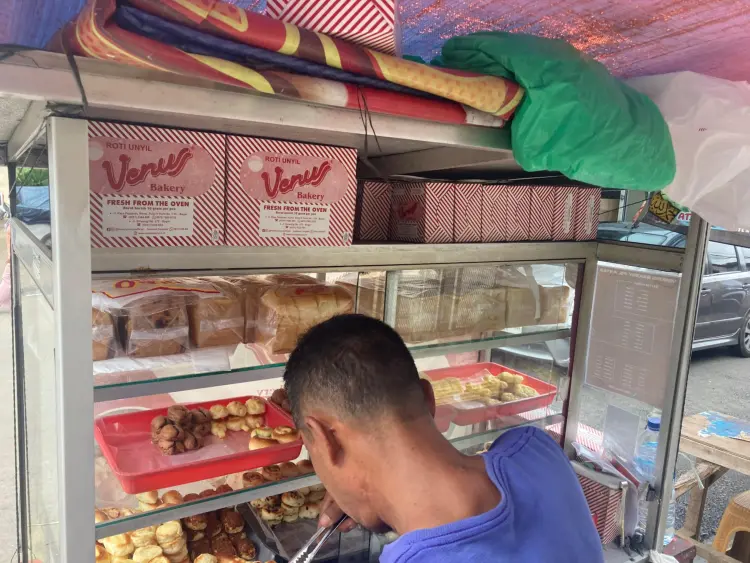 Roti Unyil - Venus Bakery, Pasar Anyar 8