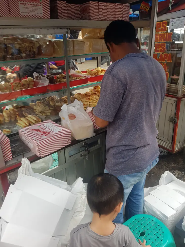 Roti Unyil - Venus Bakery, Pasar Anyar 5