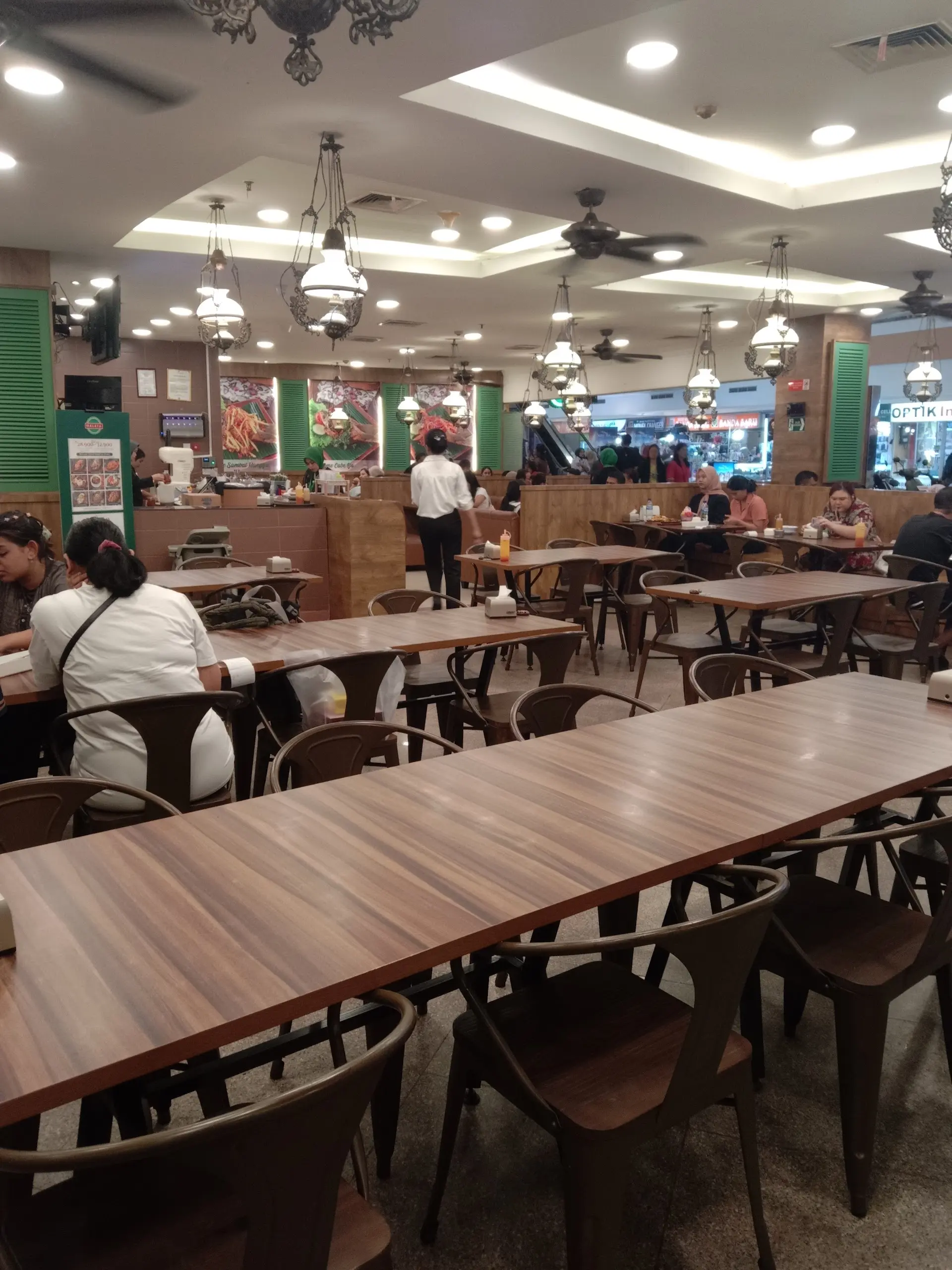 4.8 stars on Google? The wait at this Batam chain gave me internal damage. 5