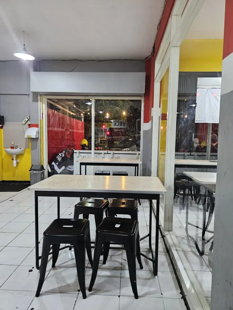 Surabaya's 'Black Sauce Duck': What makes it legendary? It's simply this unparalleled taste!