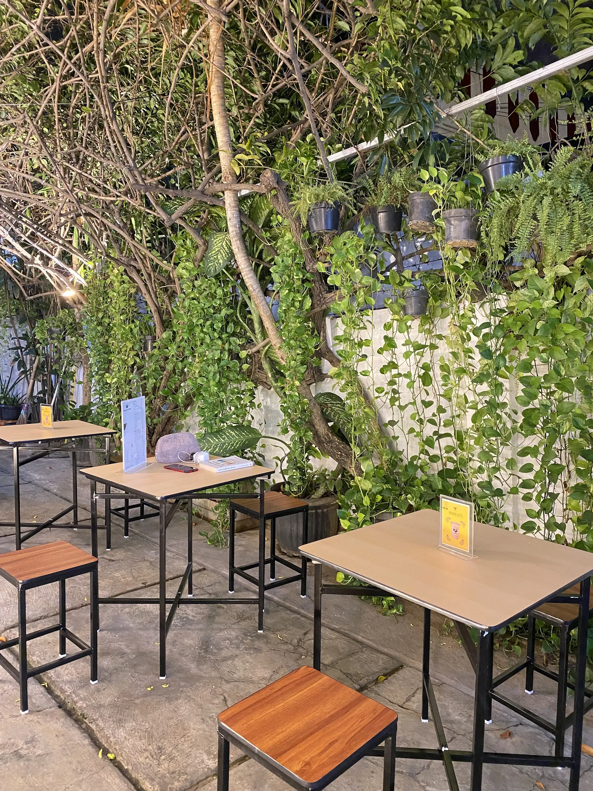 Anjay, kirain warung biasa, taunya 'Little Bandung'! Spot ijo di Jaktim ini Mantap, bikin kaget banget 1