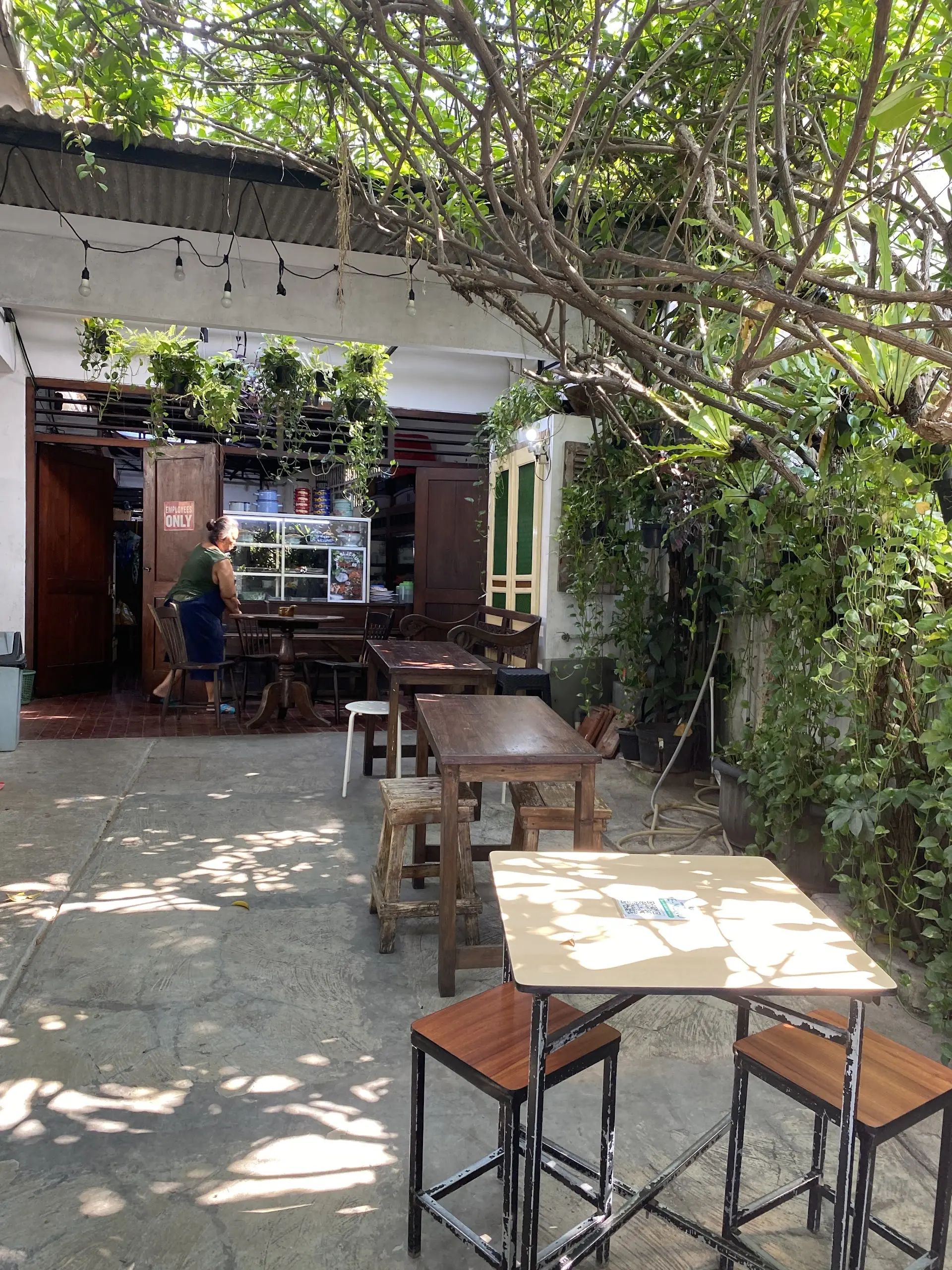 Anjay, kirain warung biasa, taunya 'Little Bandung'! Spot ijo di Jaktim ini Mantap, bikin kaget banget 3