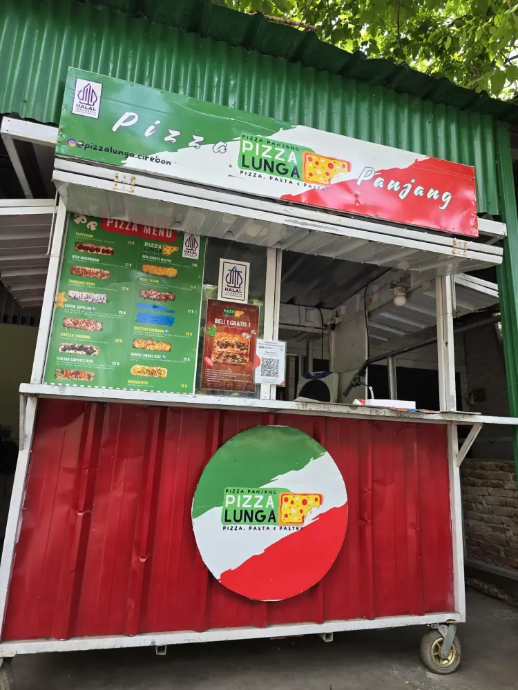 Pizza Lunga Cirebon (Pizza Panjang) by. Tenda Dessert Patung Bima 1