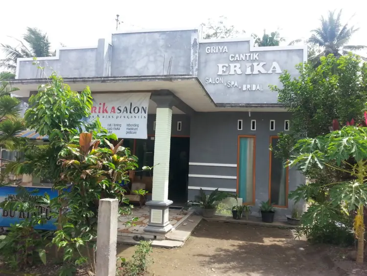 Erika Salon 1