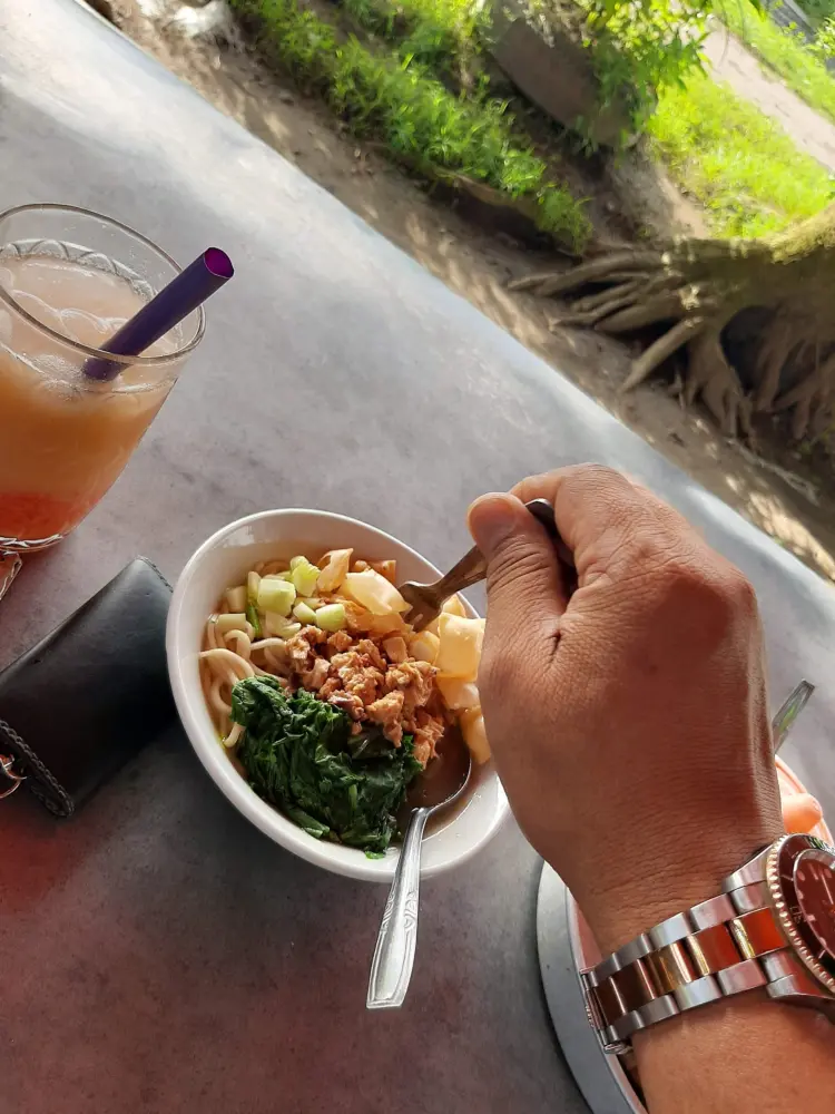 Warung pinggir kali 4