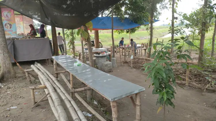 Warung pinggir kali 3