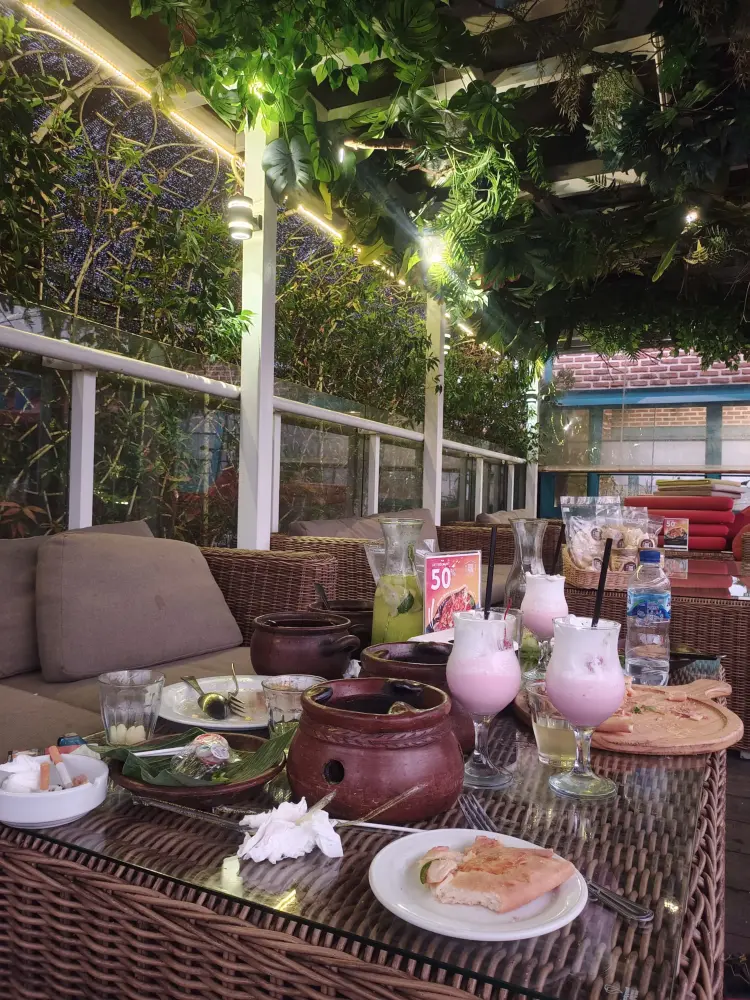 Roofpark Puncak - Cafe, Restaurant, Karaoke, and Billiard 3