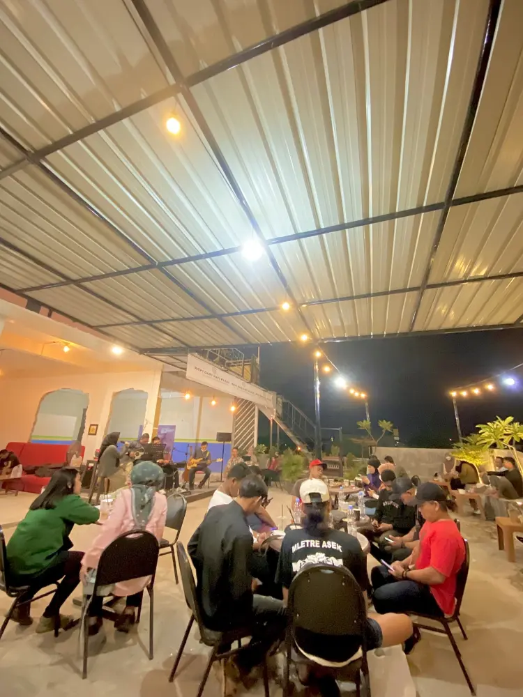 Ryu Coffee & Rooftop Space 5