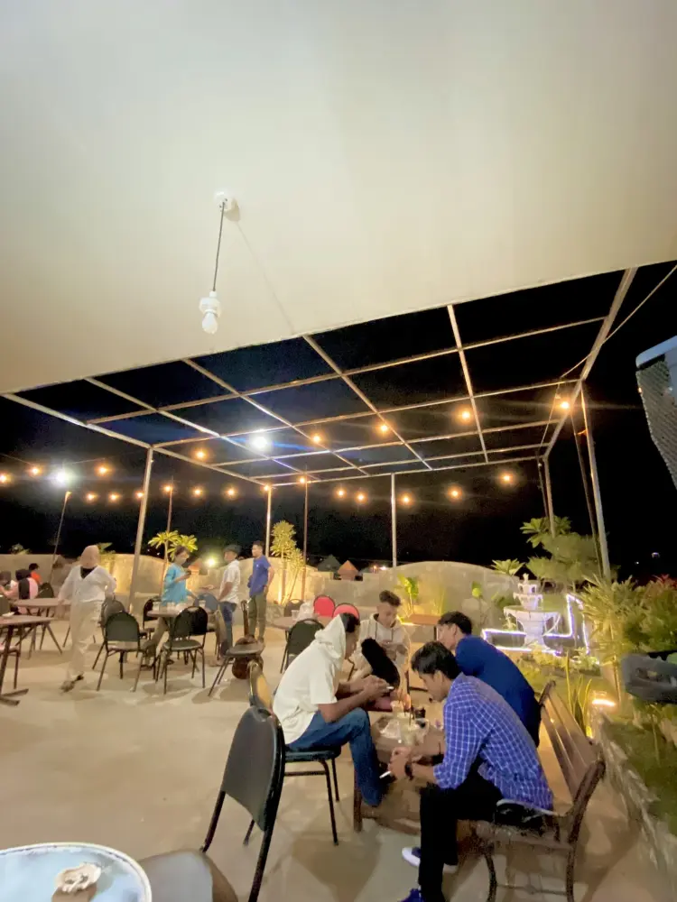 Ryu Coffee & Rooftop Space 6