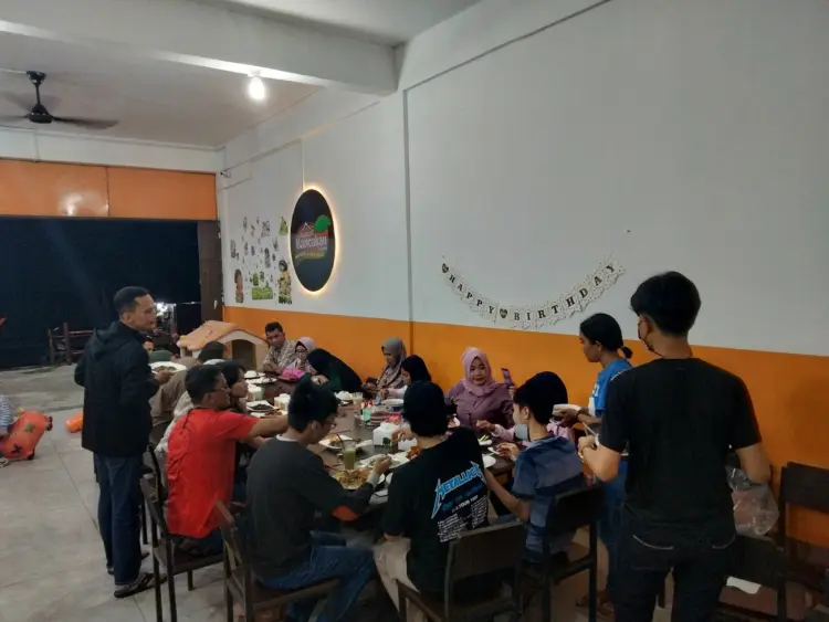 Rumah Bancakan Ayam bekakak 6