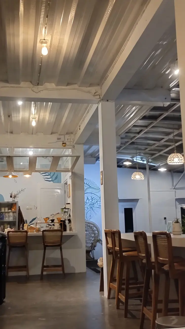 Dhayo Coffee & Space 9