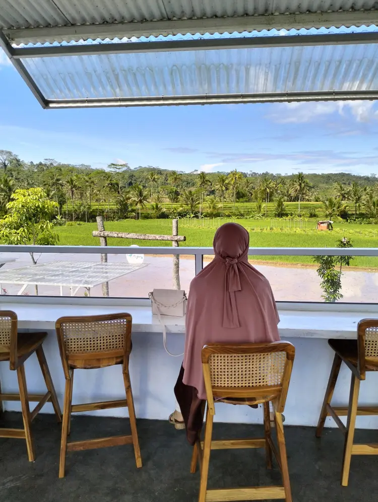 Dhayo Coffee & Space 6