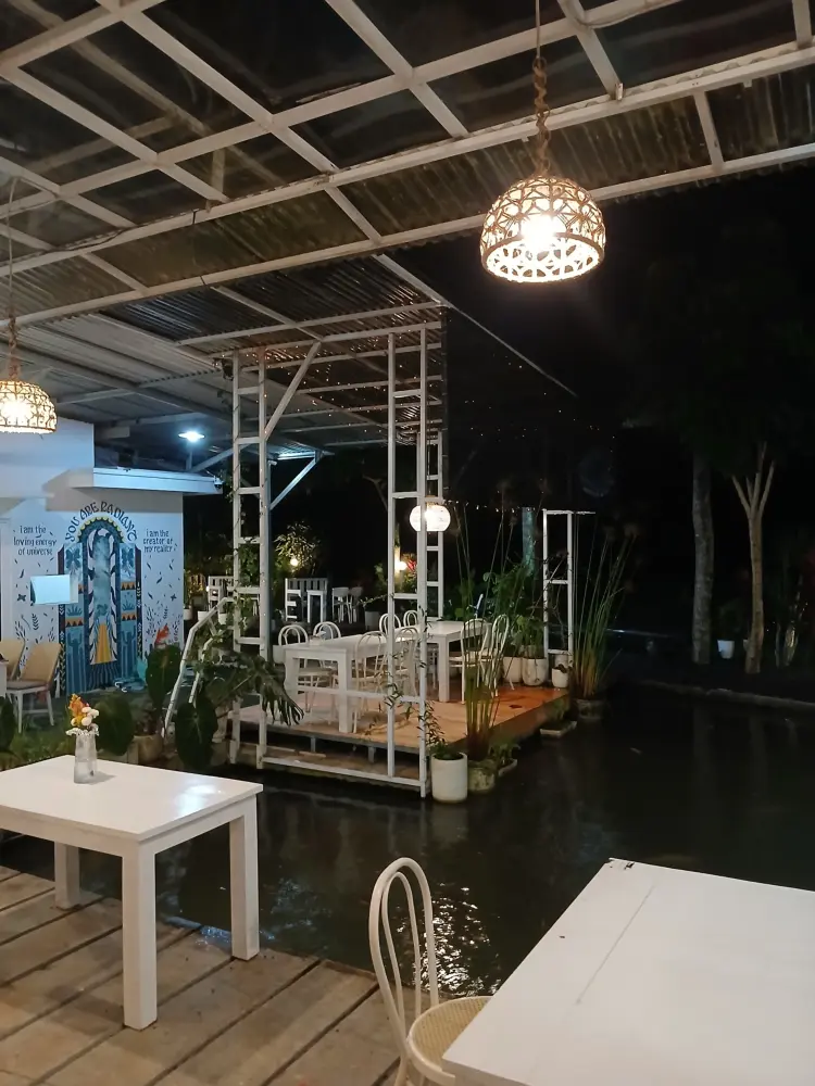 Dhayo Coffee & Space 10