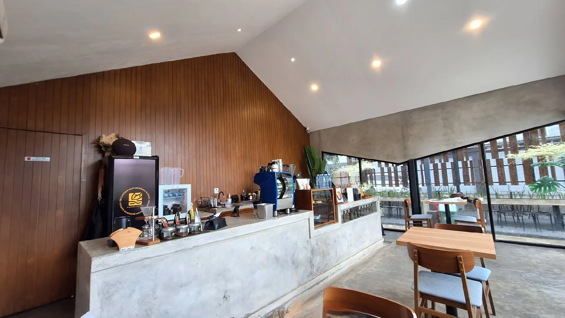 Anak WFC, sini kumpul! Kafe di Banjar Baru ini colokannya banyak banget, asli sampe terharu 5