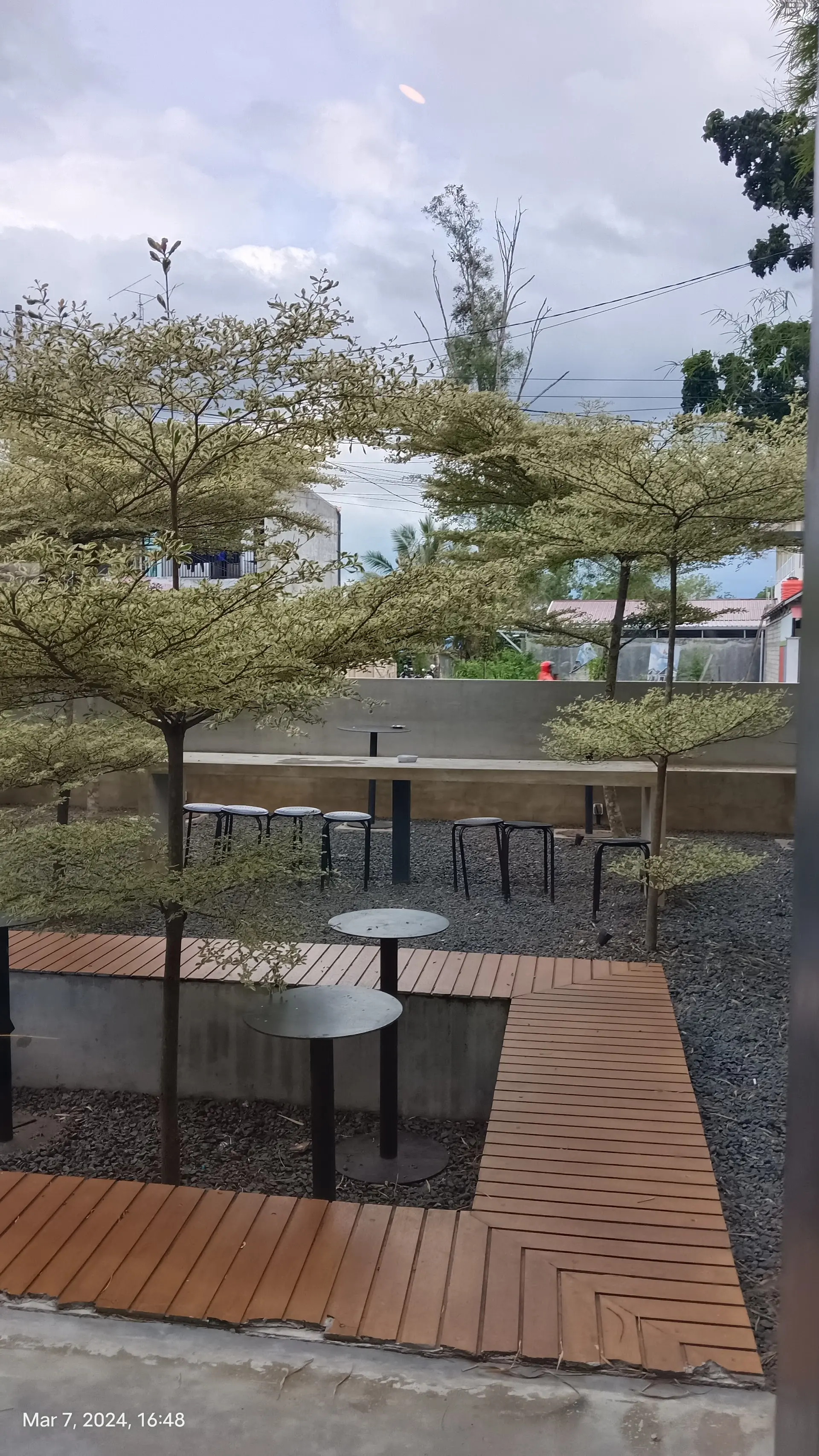 Anak WFC, sini kumpul! Kafe di Banjar Baru ini colokannya banyak banget, asli sampe terharu 3