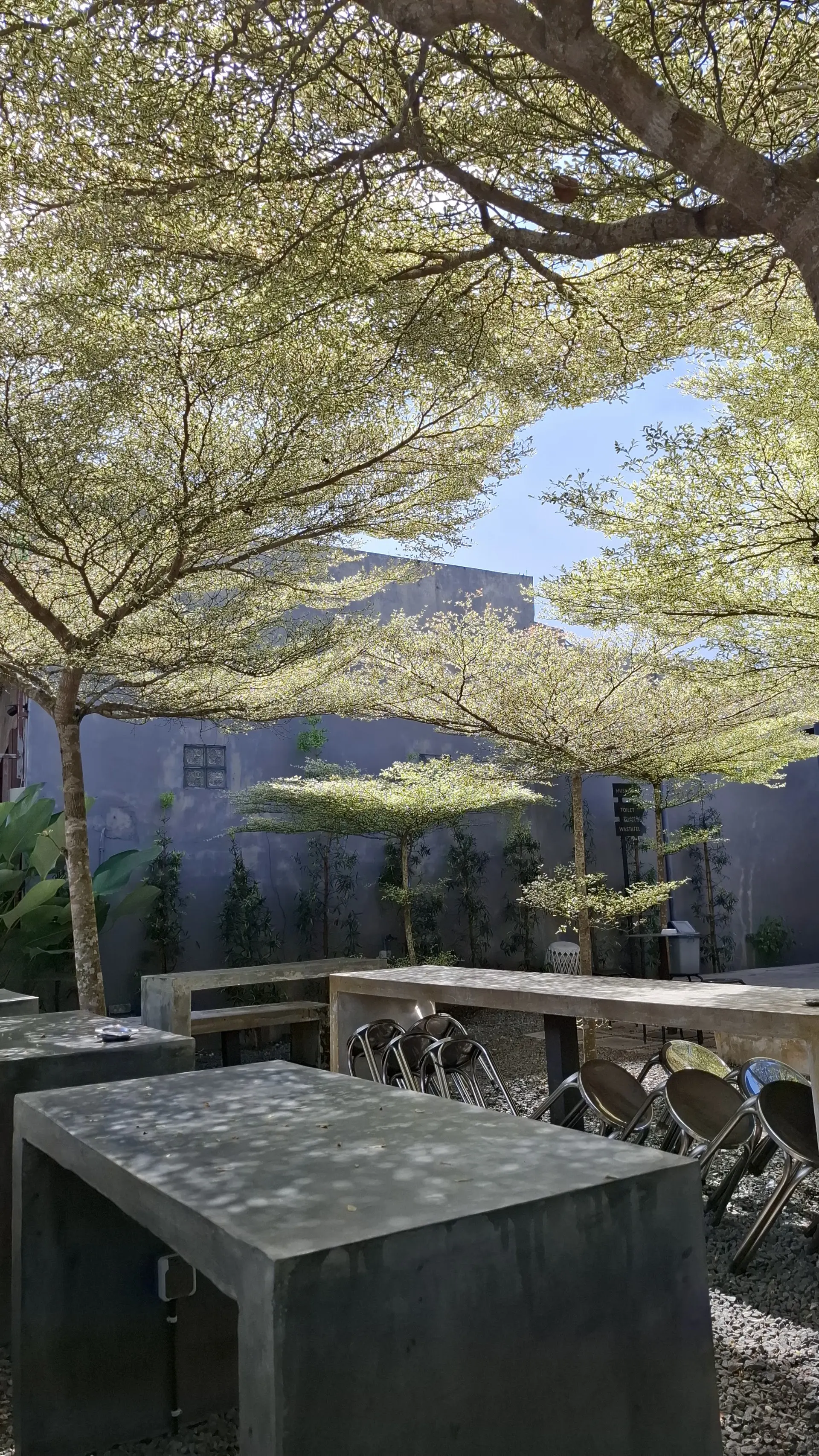 Anak WFC, sini kumpul! Kafe di Banjar Baru ini colokannya banyak banget, asli sampe terharu 7