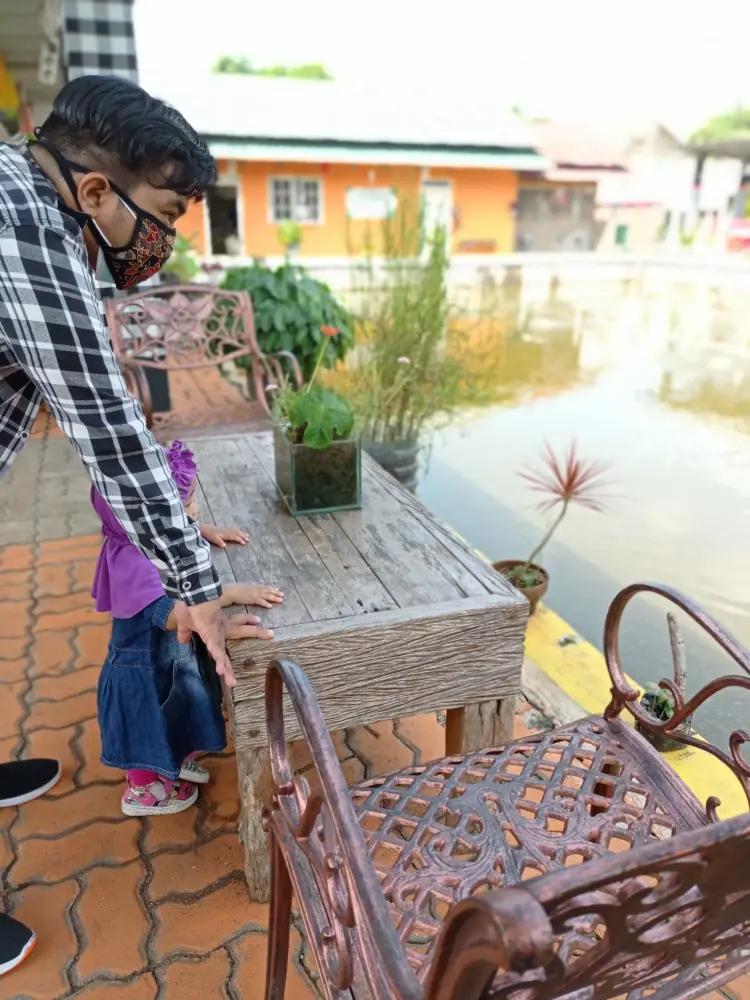 RESTO DAN CAFE DAUN SALMA 10