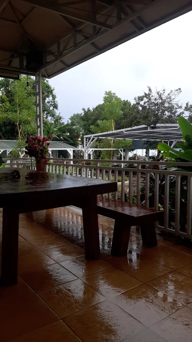 RESTO DAN CAFE DAUN SALMA 3