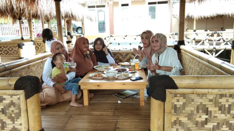 RESTO DAN CAFE DAUN SALMA 8
