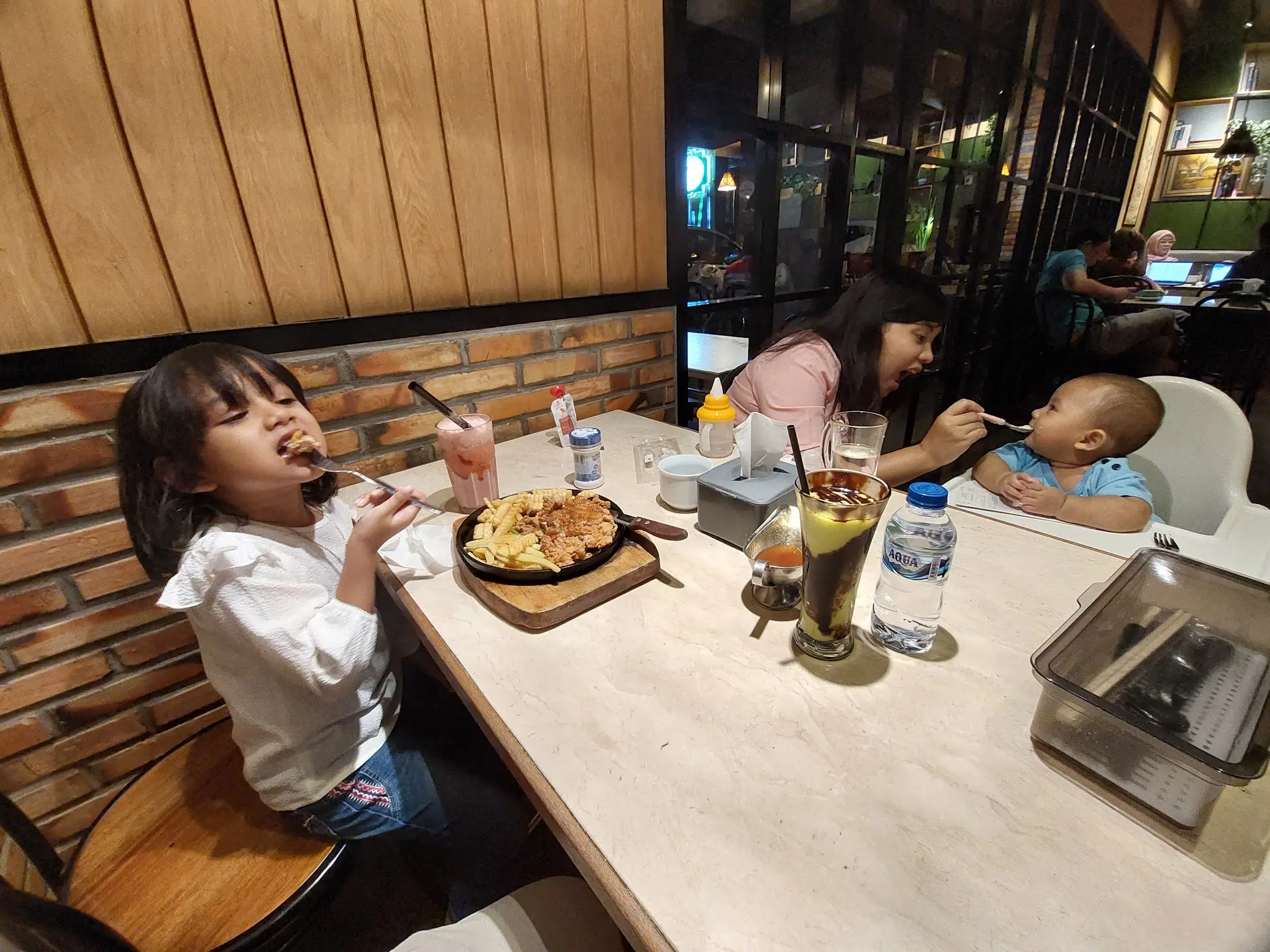 Parked for 30 minutes, just for this bowl of Bakmi? Is Lampung's New Town Coffee worth the hype? 5