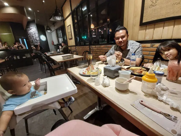 Parked for 30 minutes, just for this bowl of Bakmi? Is Lampung's New Town Coffee worth the hype?