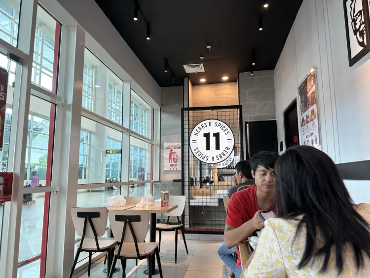 KFC - Bandara Syamsudin Noor 5
