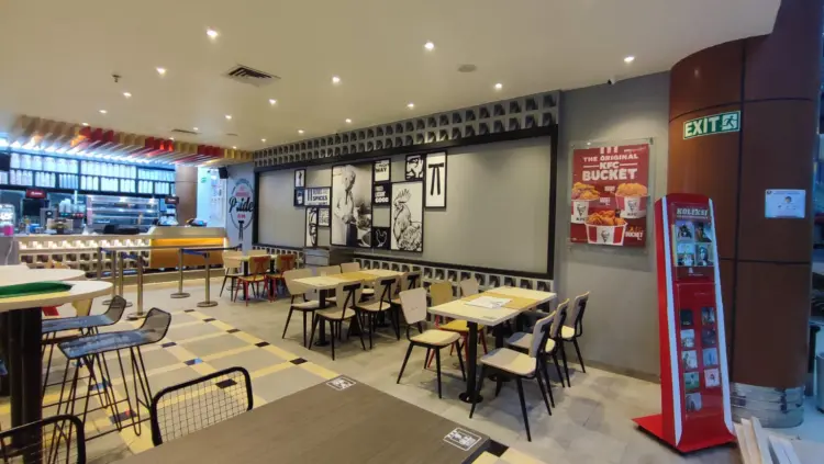 KFC - Bandara Syamsudin Noor 7