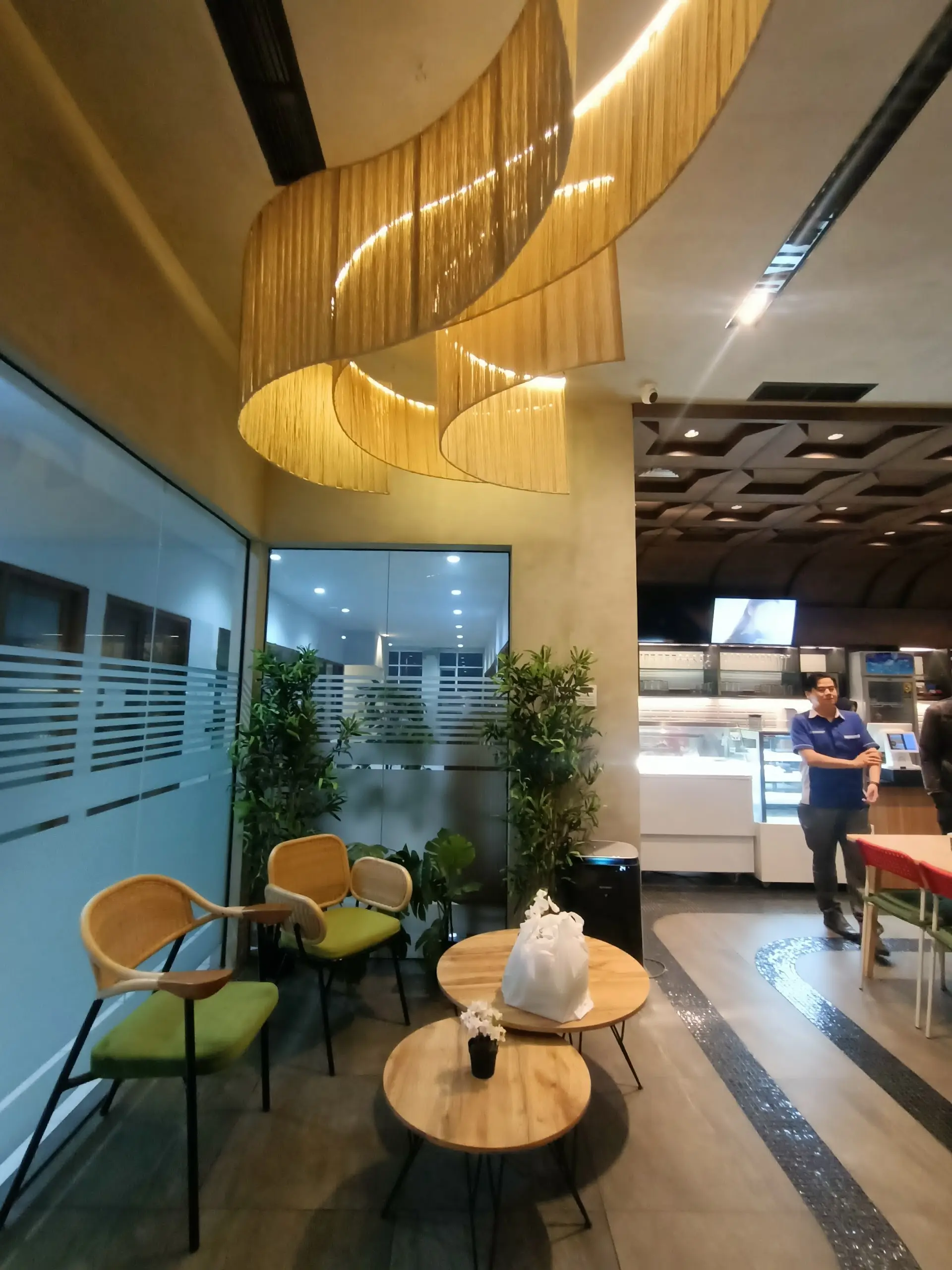 Kata siapa bakery gak bisa masak makanan `lokal`? `Anjay`, yang di Palembang ini berani beda! 😎🔥 2