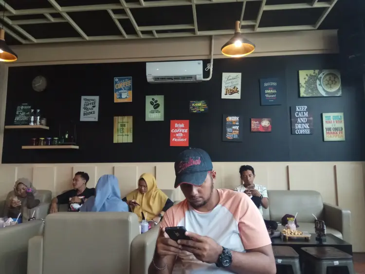RUMAH NGOPI / BAM CAFE 9