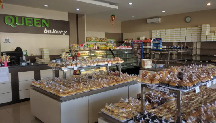 Queen Bakery Purwokerto 1