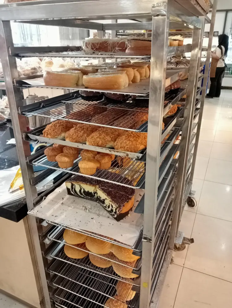 Queen Bakery Purwokerto 9