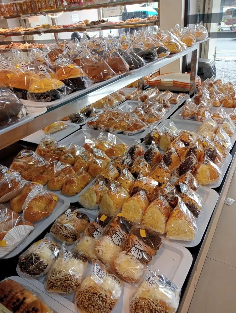 Queen Bakery Purwokerto 8