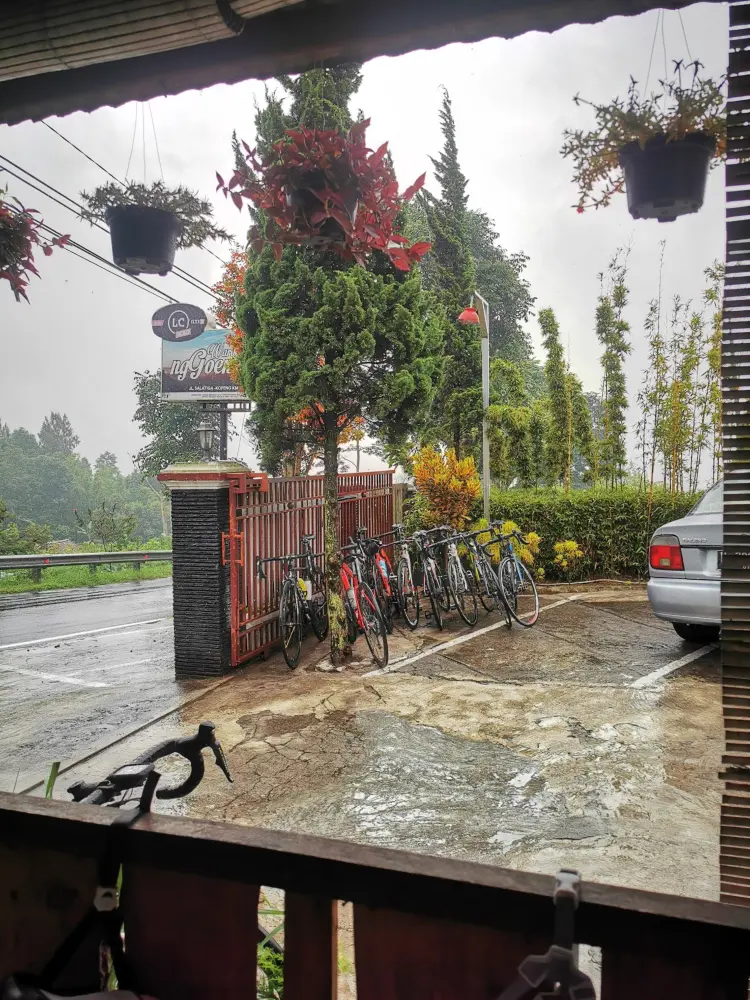 Waroeng Nggoenoeng Restaurant 3