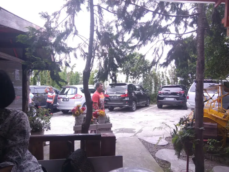 Waroeng Nggoenoeng Restaurant 6