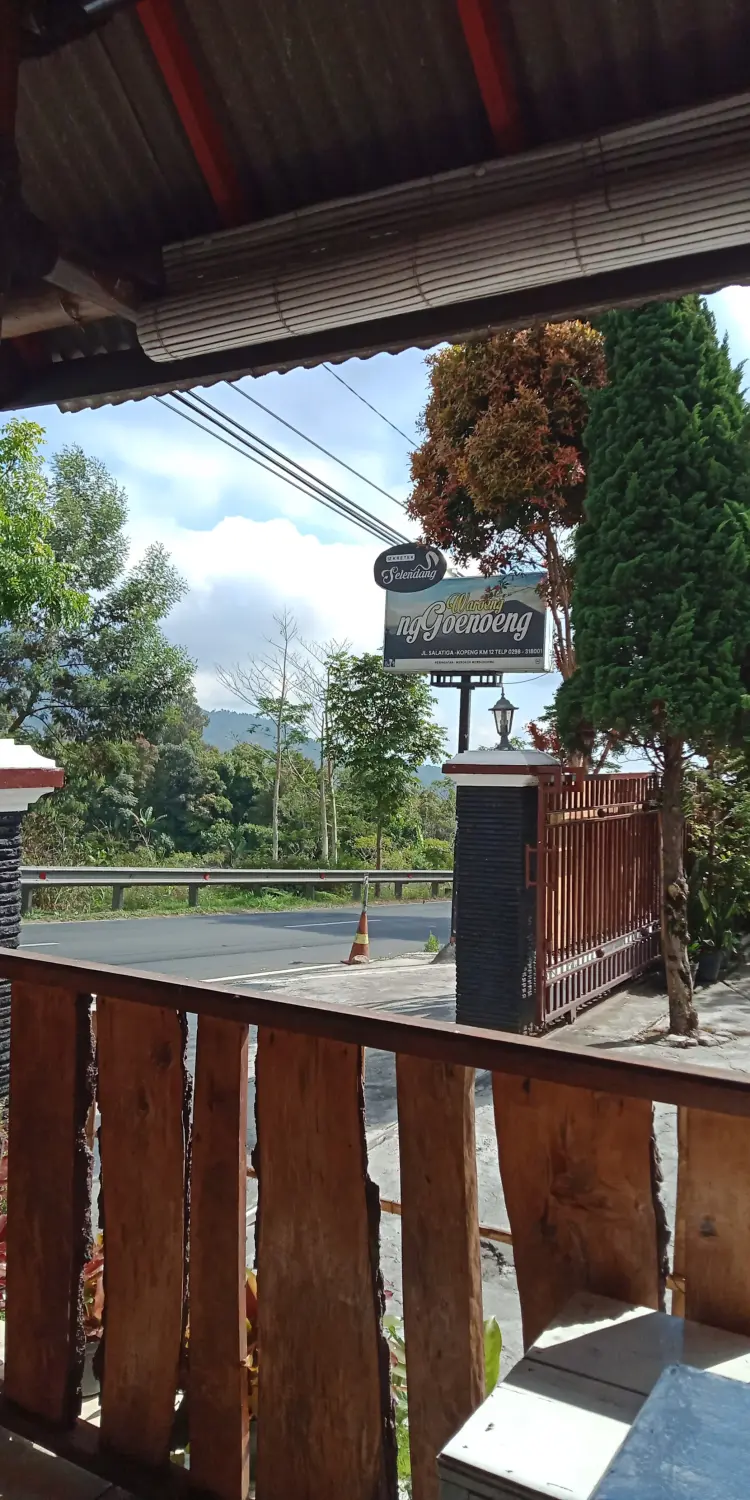 Waroeng Nggoenoeng Restaurant 8