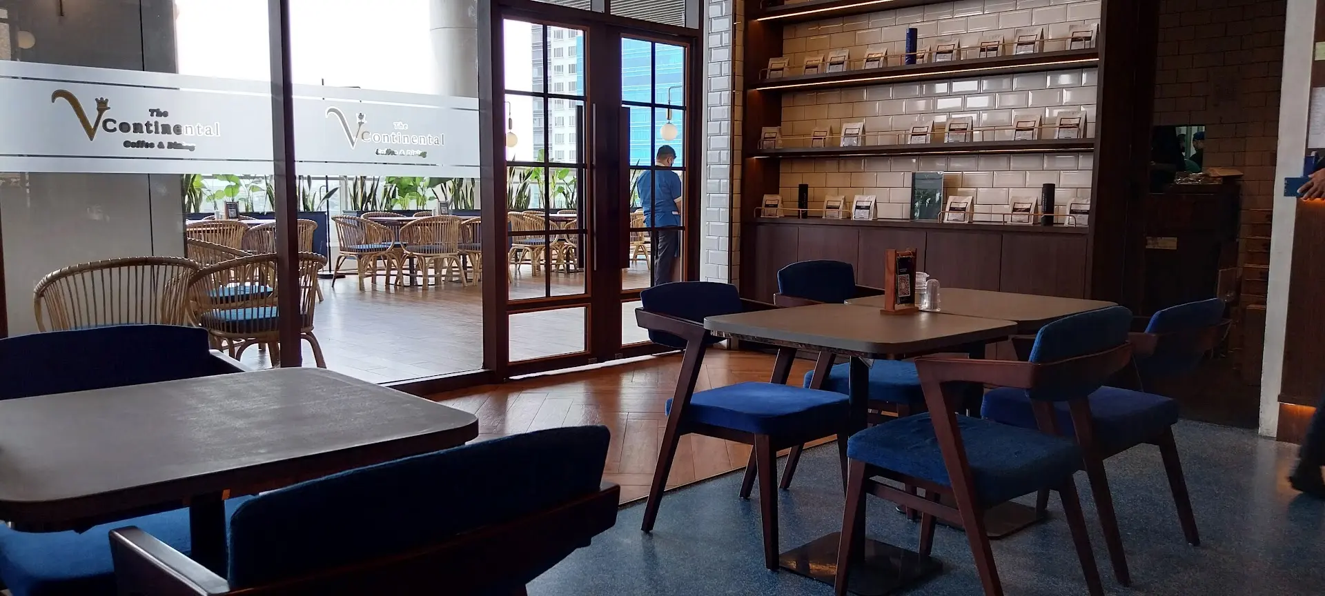 Google 4.7分，服务员却在吧台梳头？棉兰这家店我真的Anjay 4