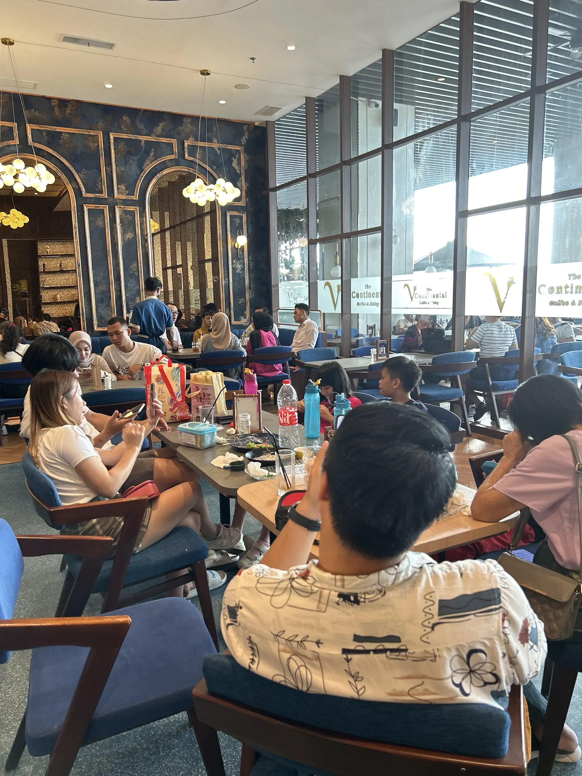 Google 4.7分，服务员却在吧台梳头？棉兰这家店我真的Anjay 2